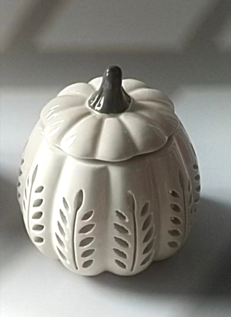 Cream Pumpkin Oil Burner & Wax Warmer