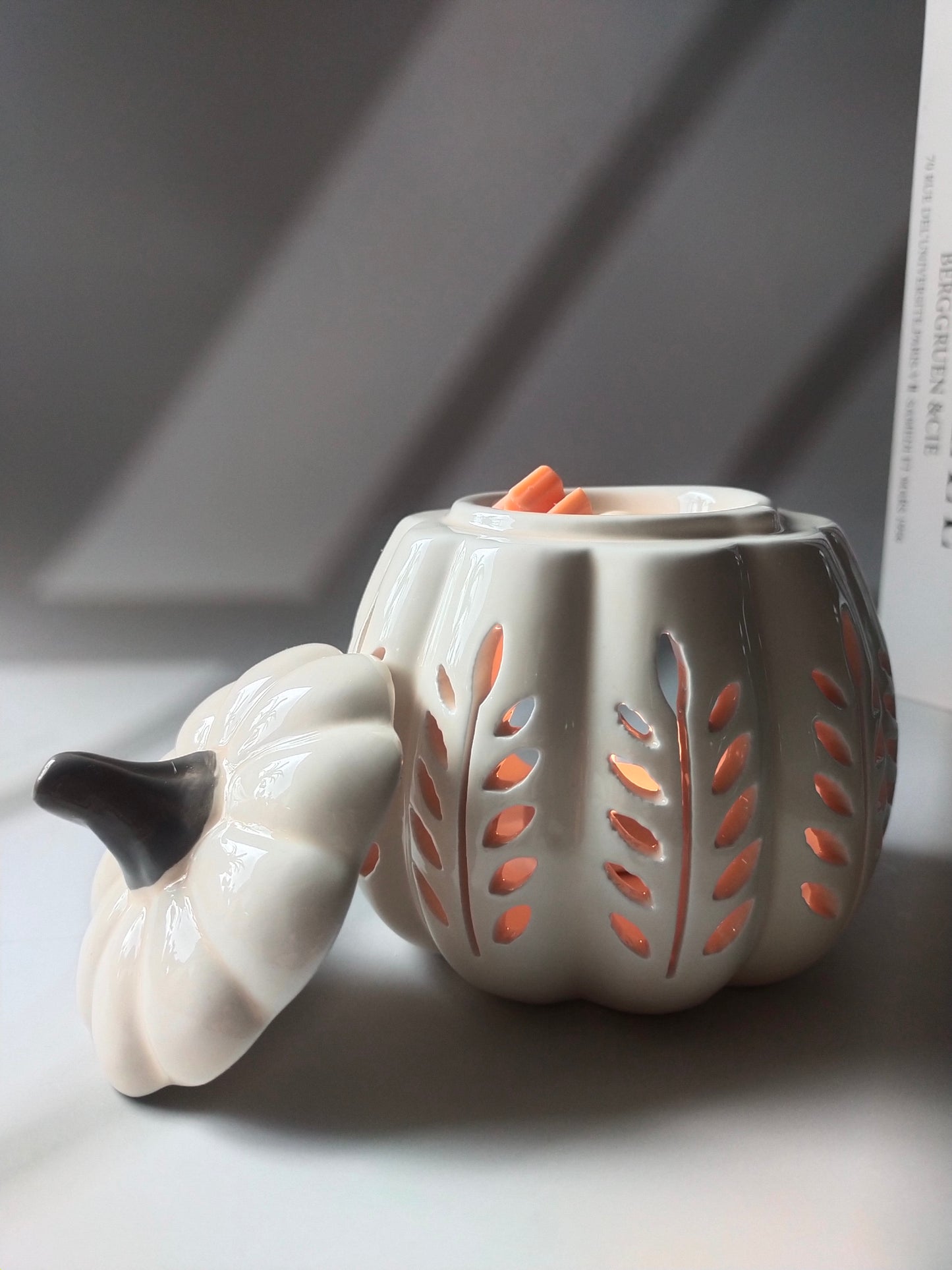 Cream Pumpkin Oil Burner & Wax Warmer